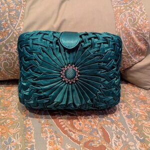 Intriguing Emerald Green Clutch/Crossbody   NOWT